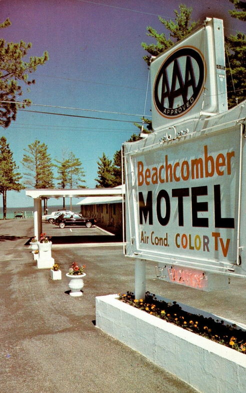 Beachcomber Motel - Old Postcard View (newer photo)